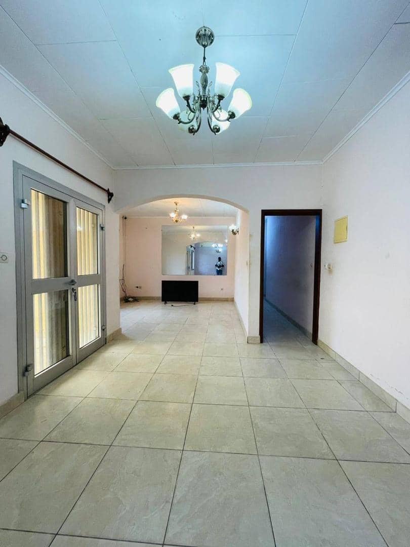 VILLA IN DOUALA  — photo 2
