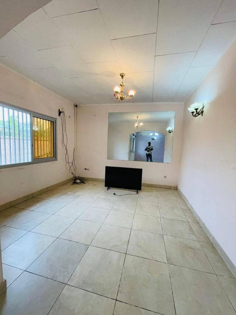 VILLA IN DOUALA  — photo 3