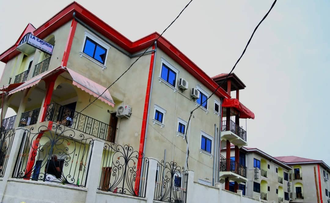 LA CASTROL FURNISHED APARTMENTS 