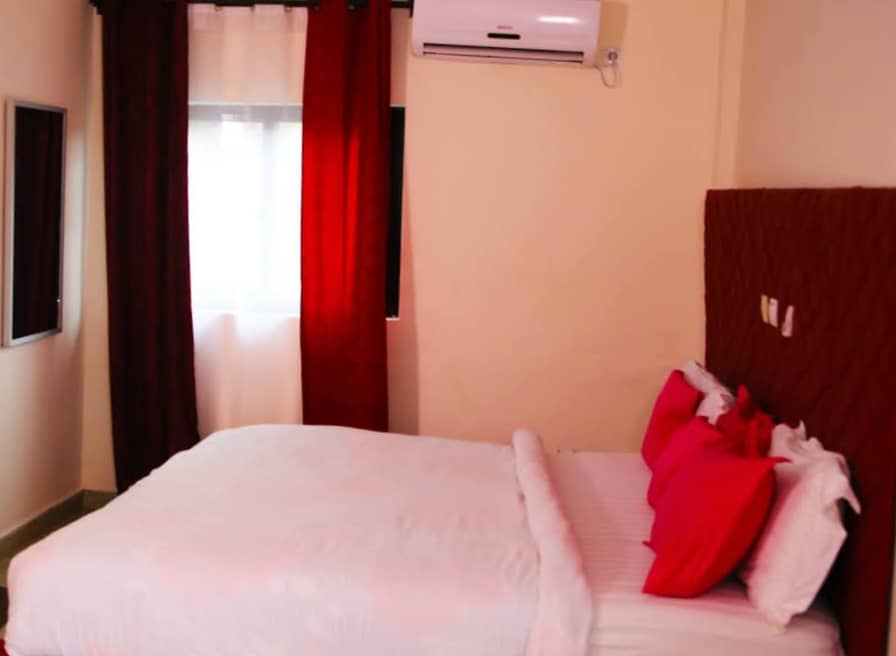 LA CASTROL FURNISHED APARTMENTS  — photo 3