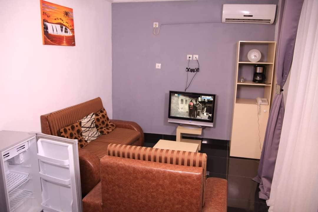 LA CASTROL FURNISHED APARTMENTS  — photo 6