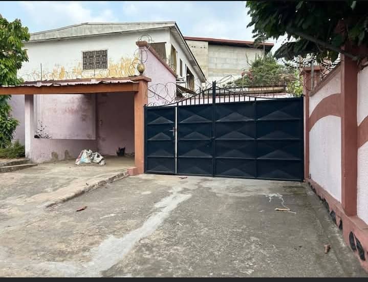 villa moderne à louer Bastos