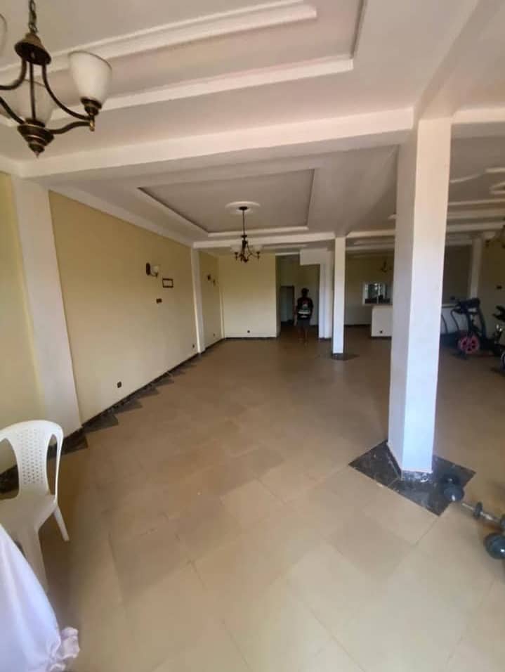 Grande espace commercial à louer Olembé — photo 4
