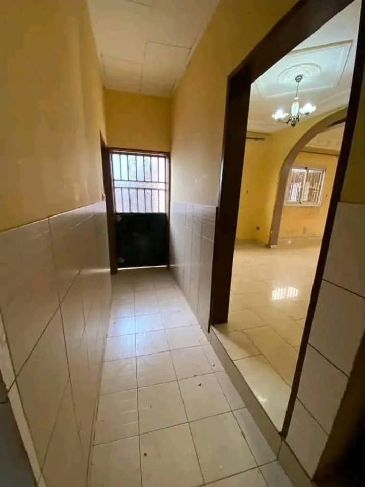 Villa moderne Nkolmesseng — photo 7