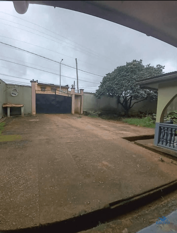 Grande Villa à Nkolmesseng — photo 2