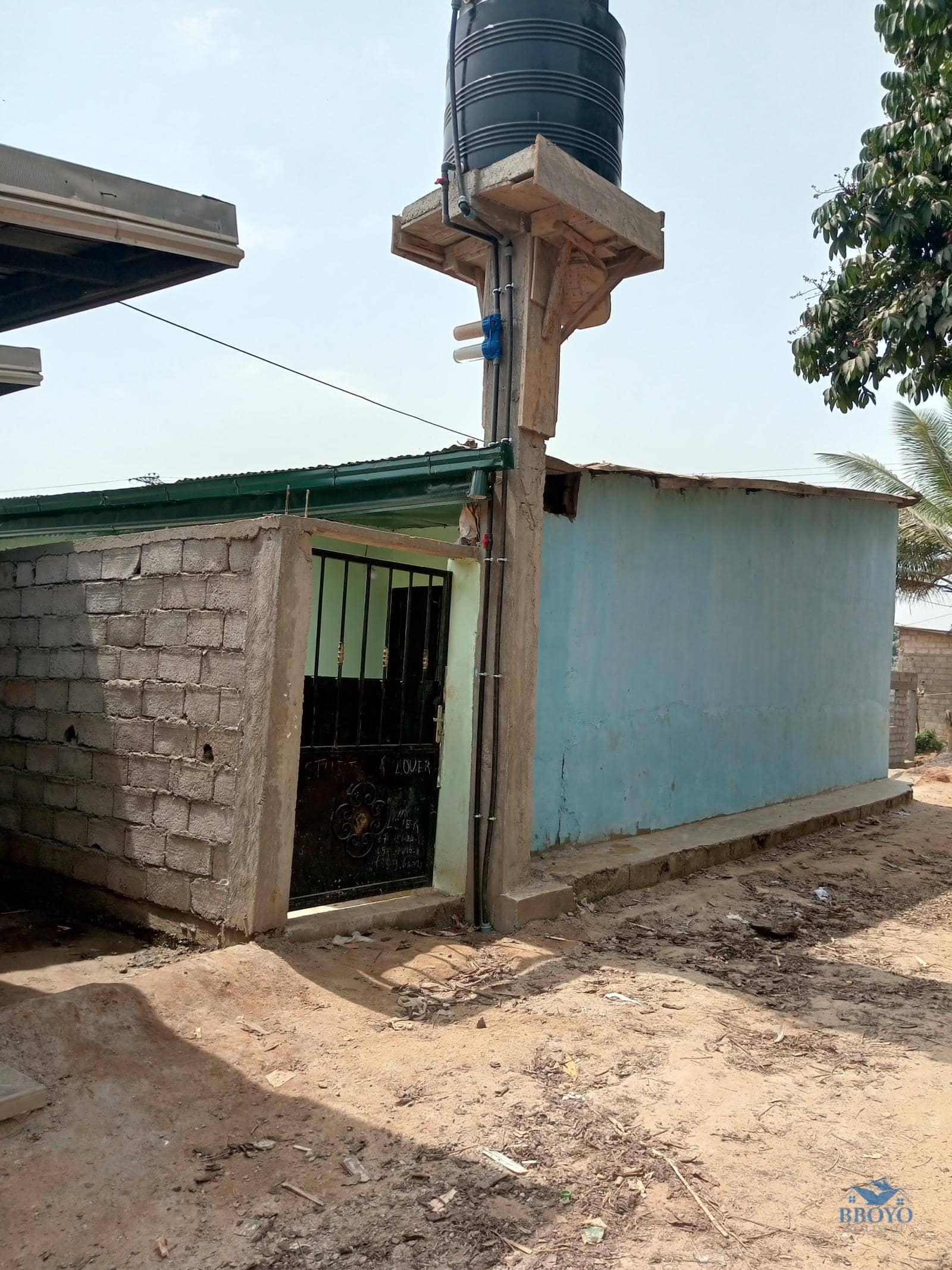 Simple studio to rent at Eleveur Mballa  — photo 4