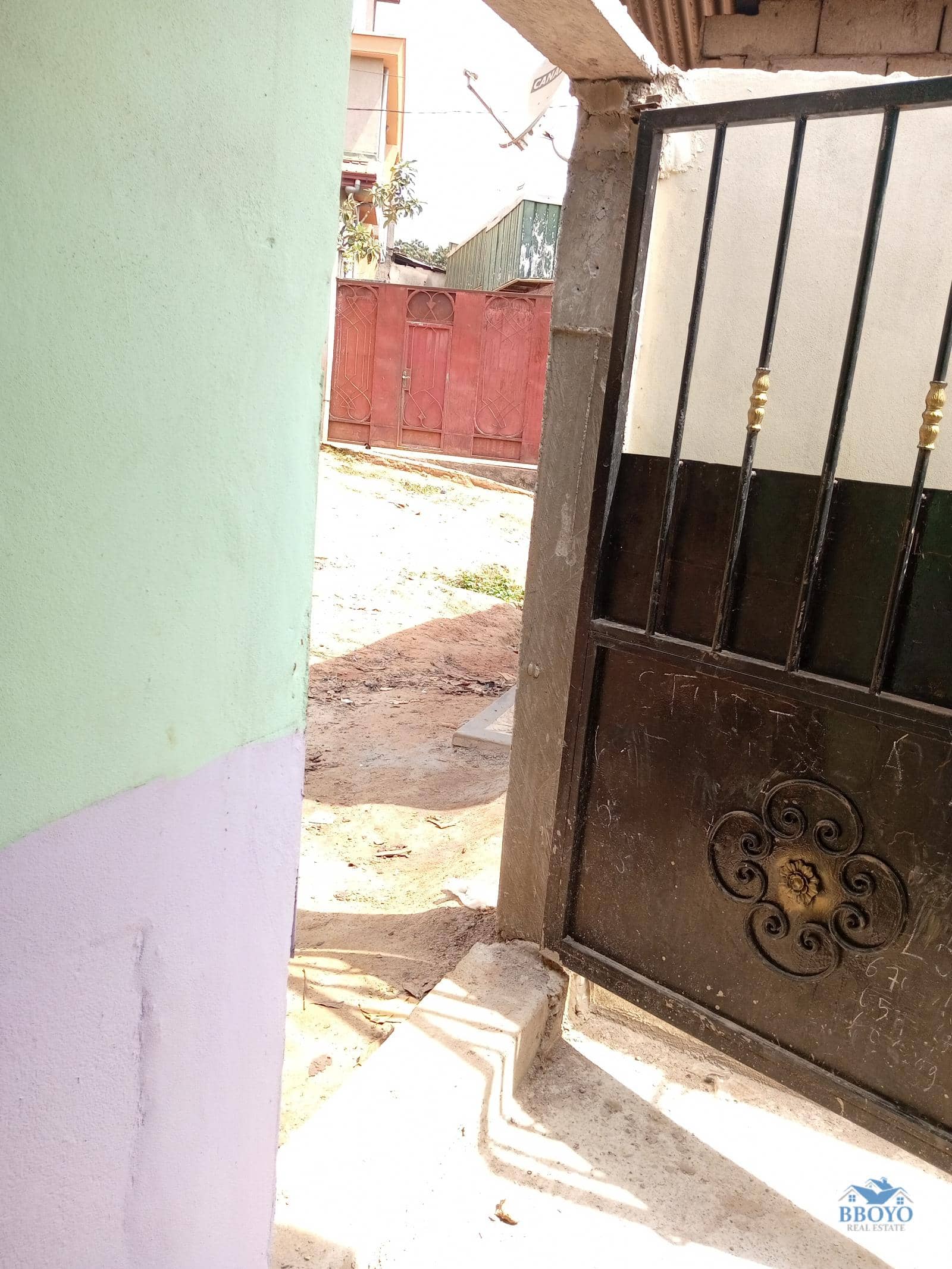 Simple studio to rent at Eleveur Mballa  — photo 5