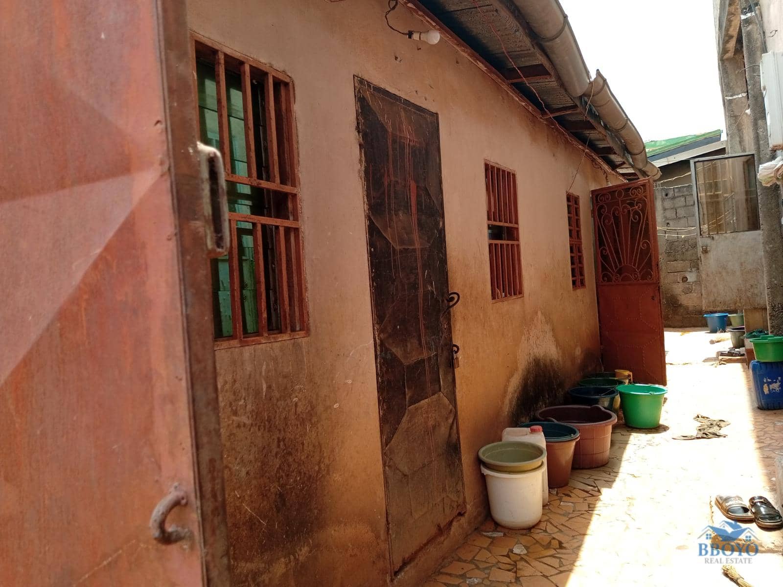 Simple studio to rent at Eleveur Mballa  — photo 3