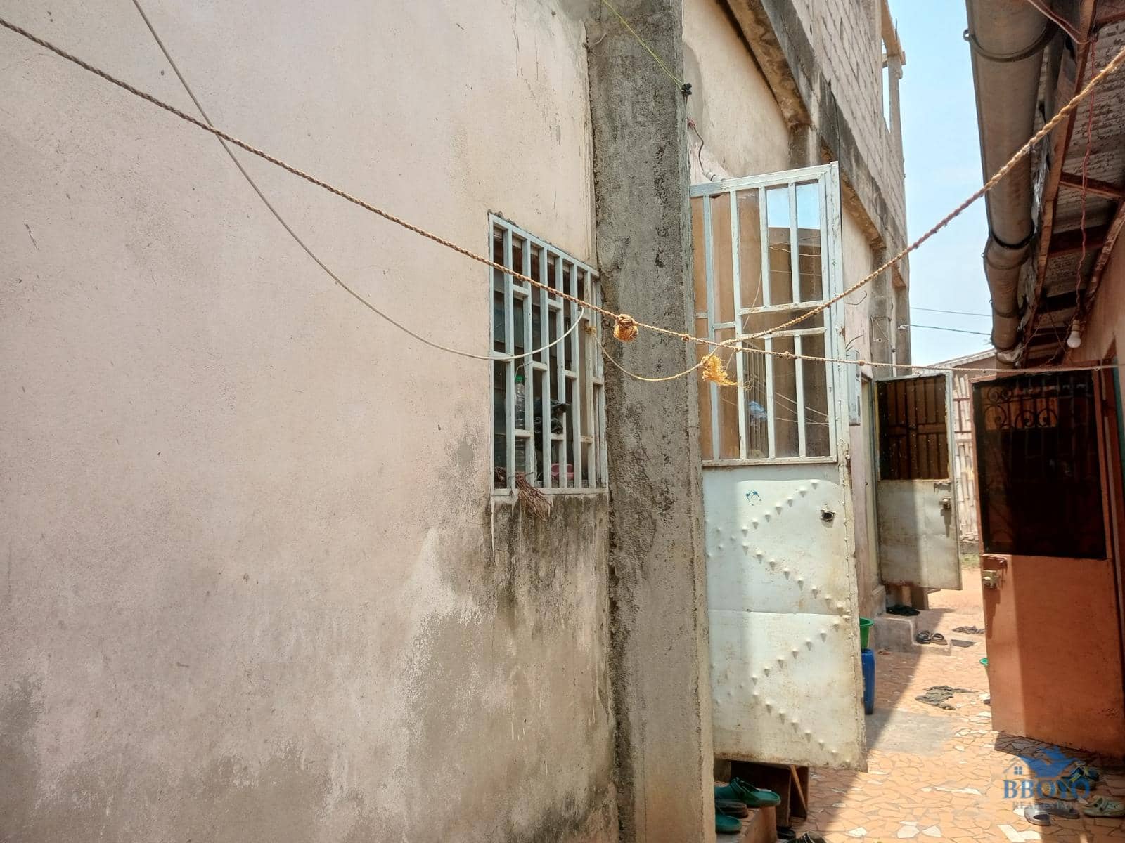 Simple studio to rent at Eleveur Mballa 