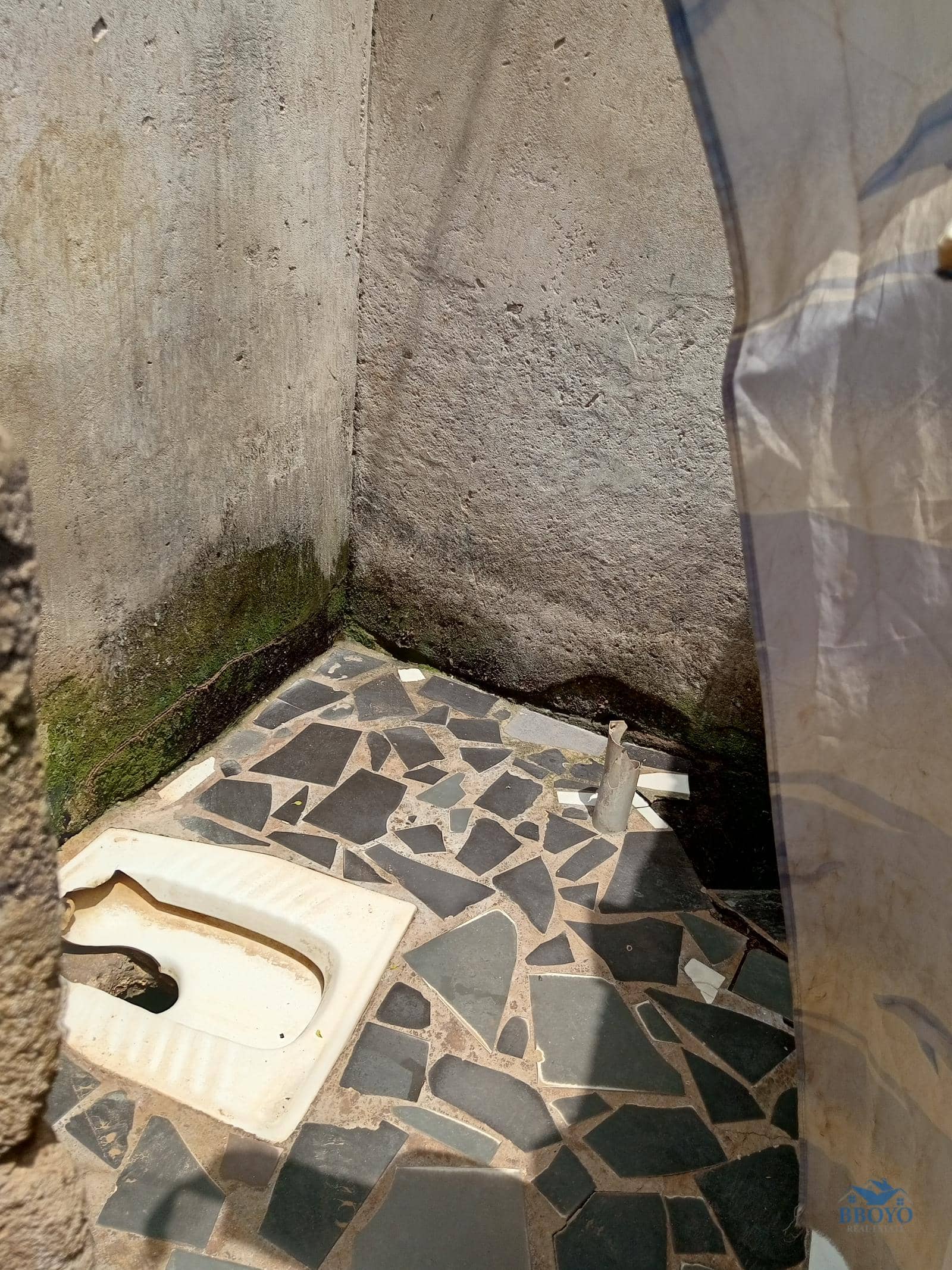 Simple studio to rent at Eleveur Mballa  — photo 6