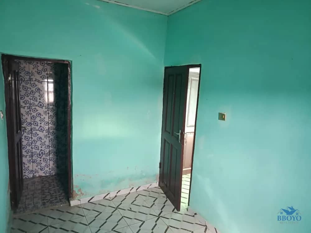 Bobe Linus's Compound  — photo 7