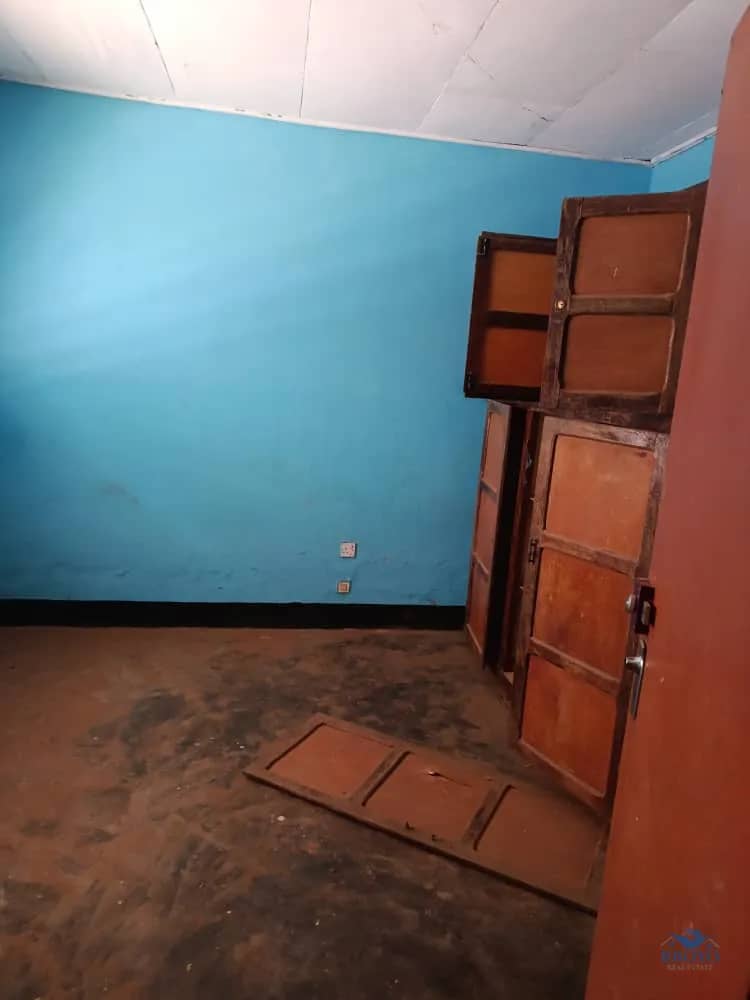 Bobe Linus's Compound  — photo 7