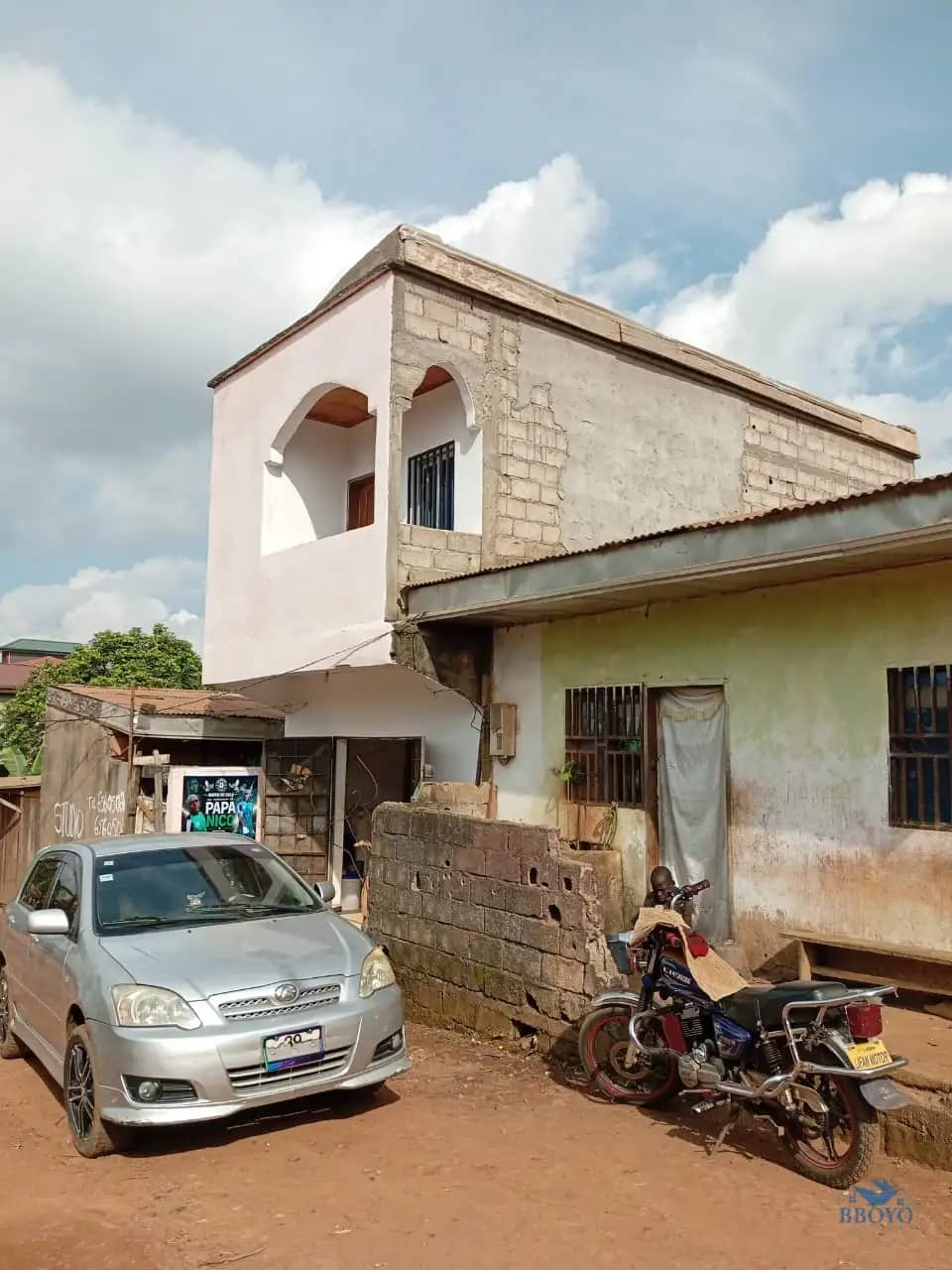 Modern studio at Eleveur Mballa 
