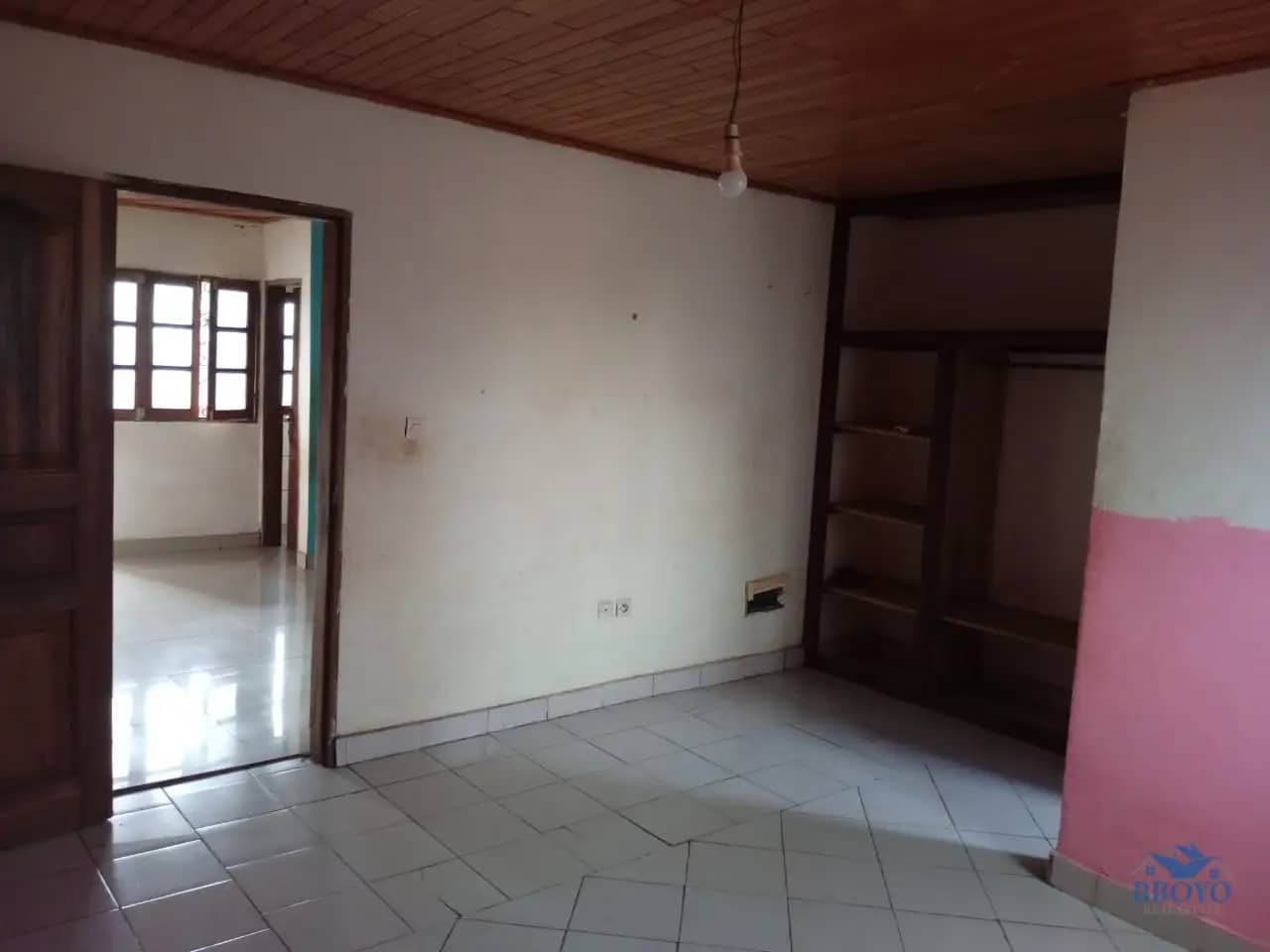 Modern studio at Eleveur Mballa  — photo 7