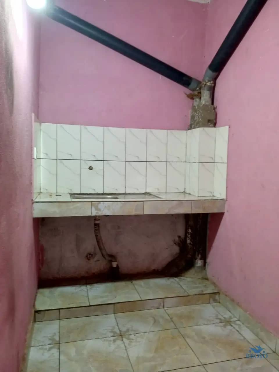 Modern studio at Eleveur Mballa  — photo 6