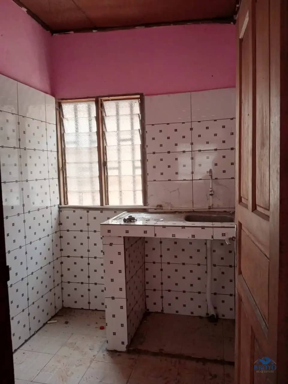 Modern studio at Eleveur Mballa  — photo 7