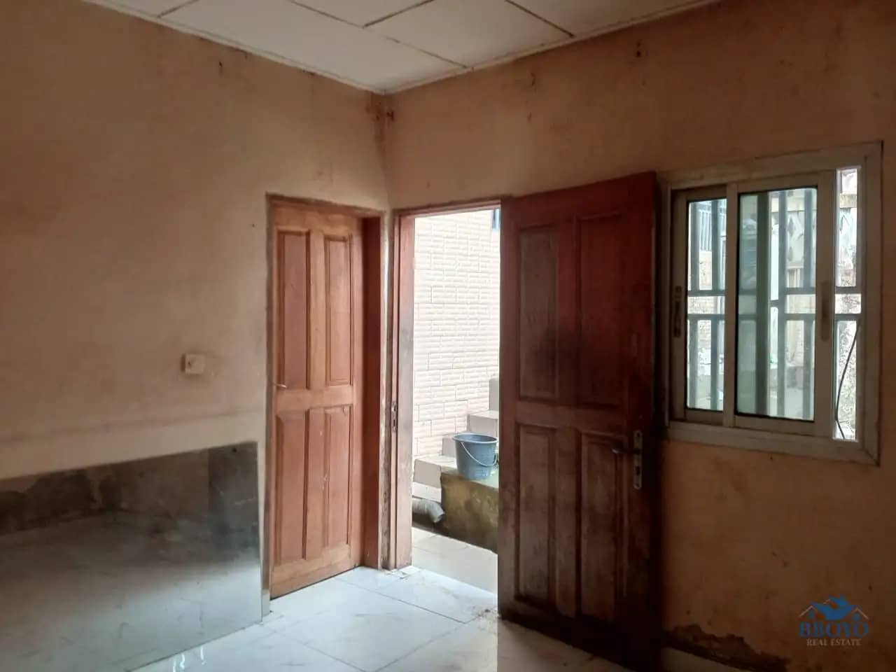 Simple studio at Eleveur Mballa  — photo 7