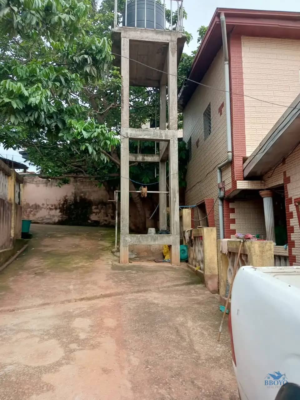 Simple studio at Eleveur Mballa 