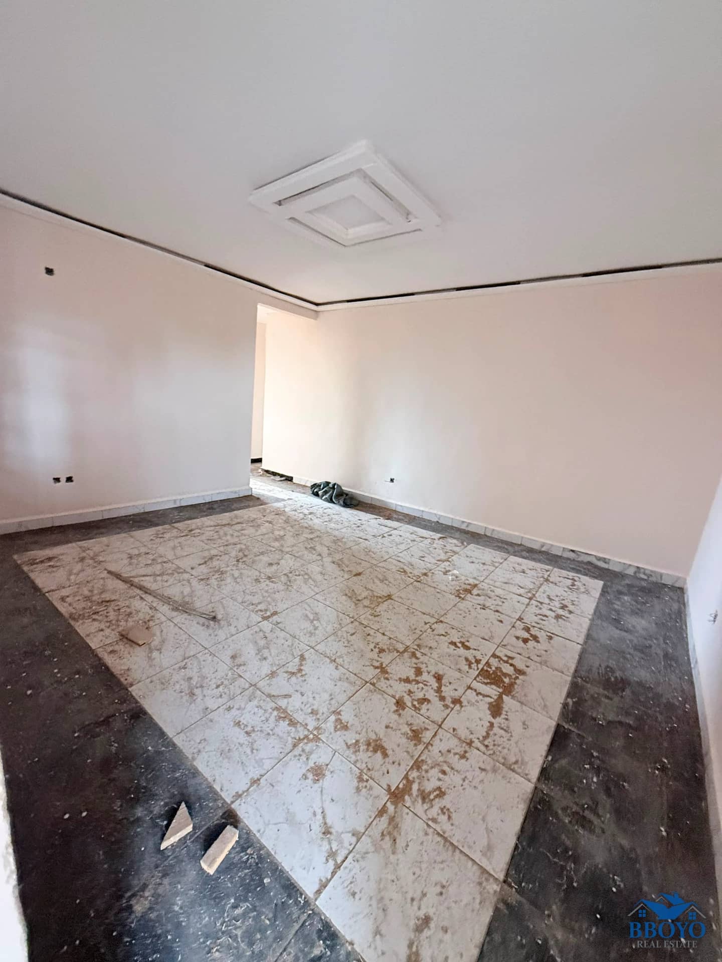Studio moderne à louer à Nkolfoulou — photo 3