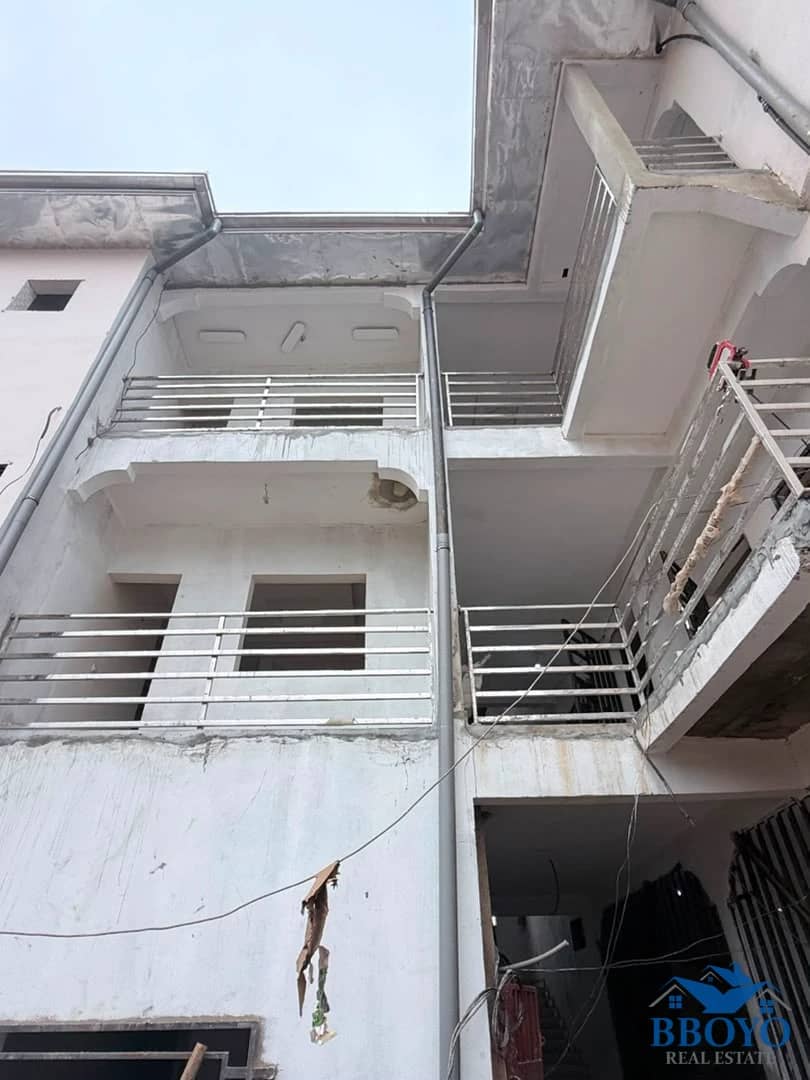 Studio moderne à louer à Nkolfoulou