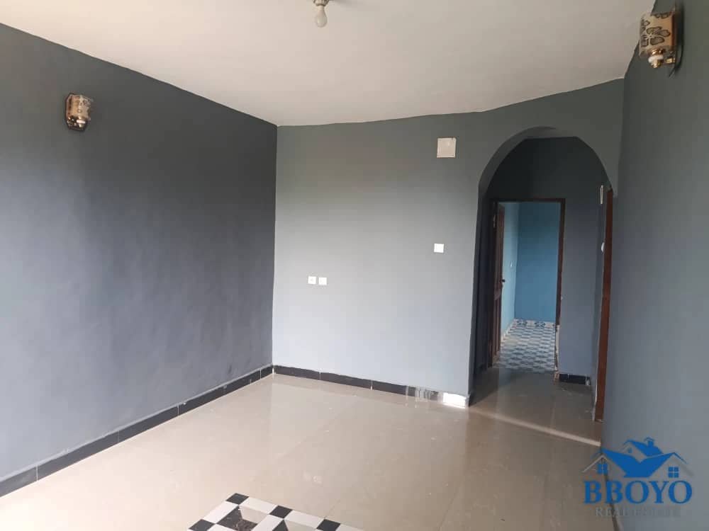 Mr Elvis's compound — photo 7