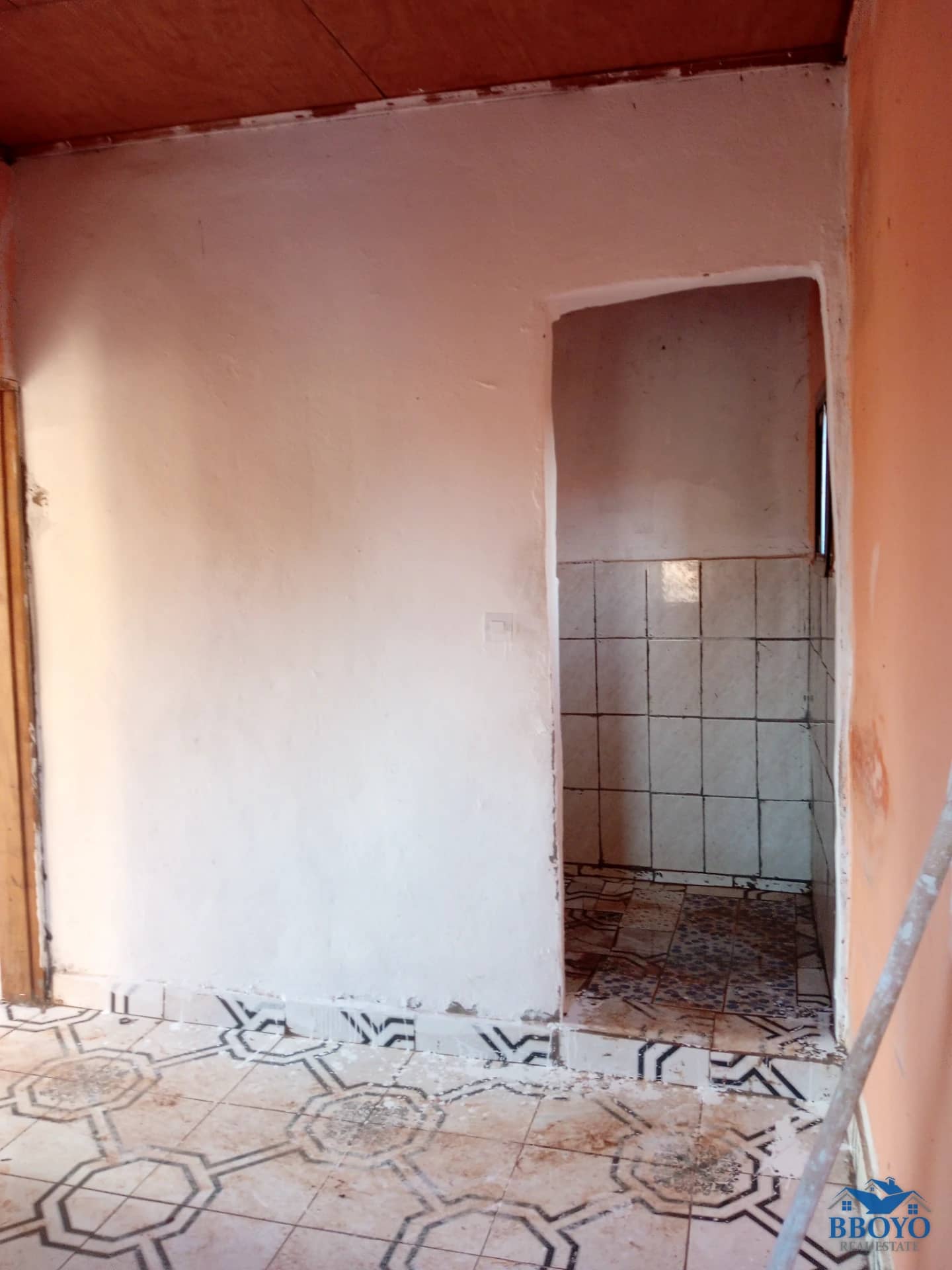Semi modern studio to rent at Nkong — photo 6