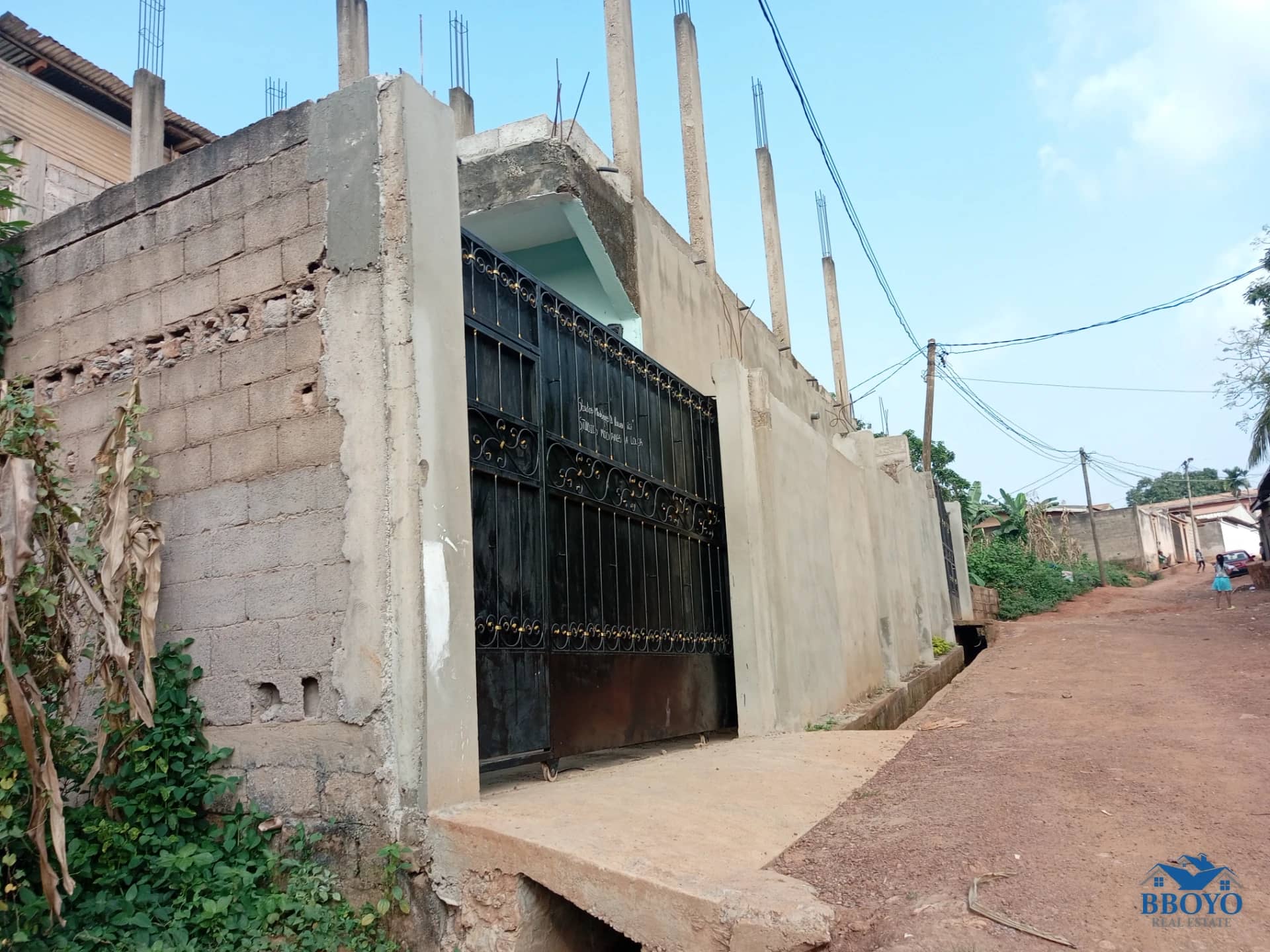 Modern studios at Eleveur Mballa — photo 3