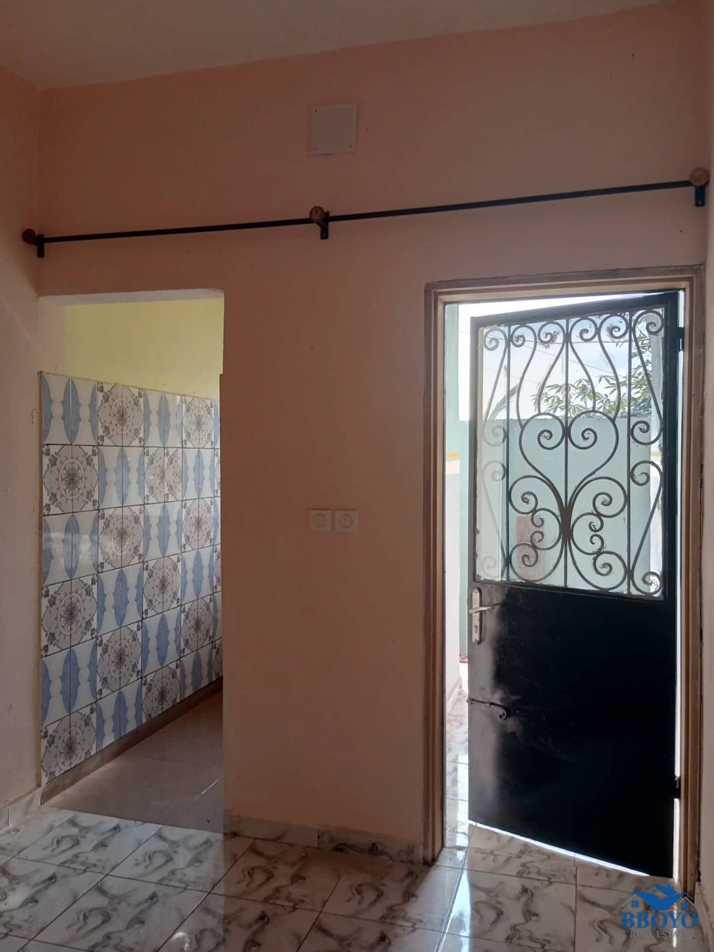 Modern studios at Eleveur Mballa — photo 6