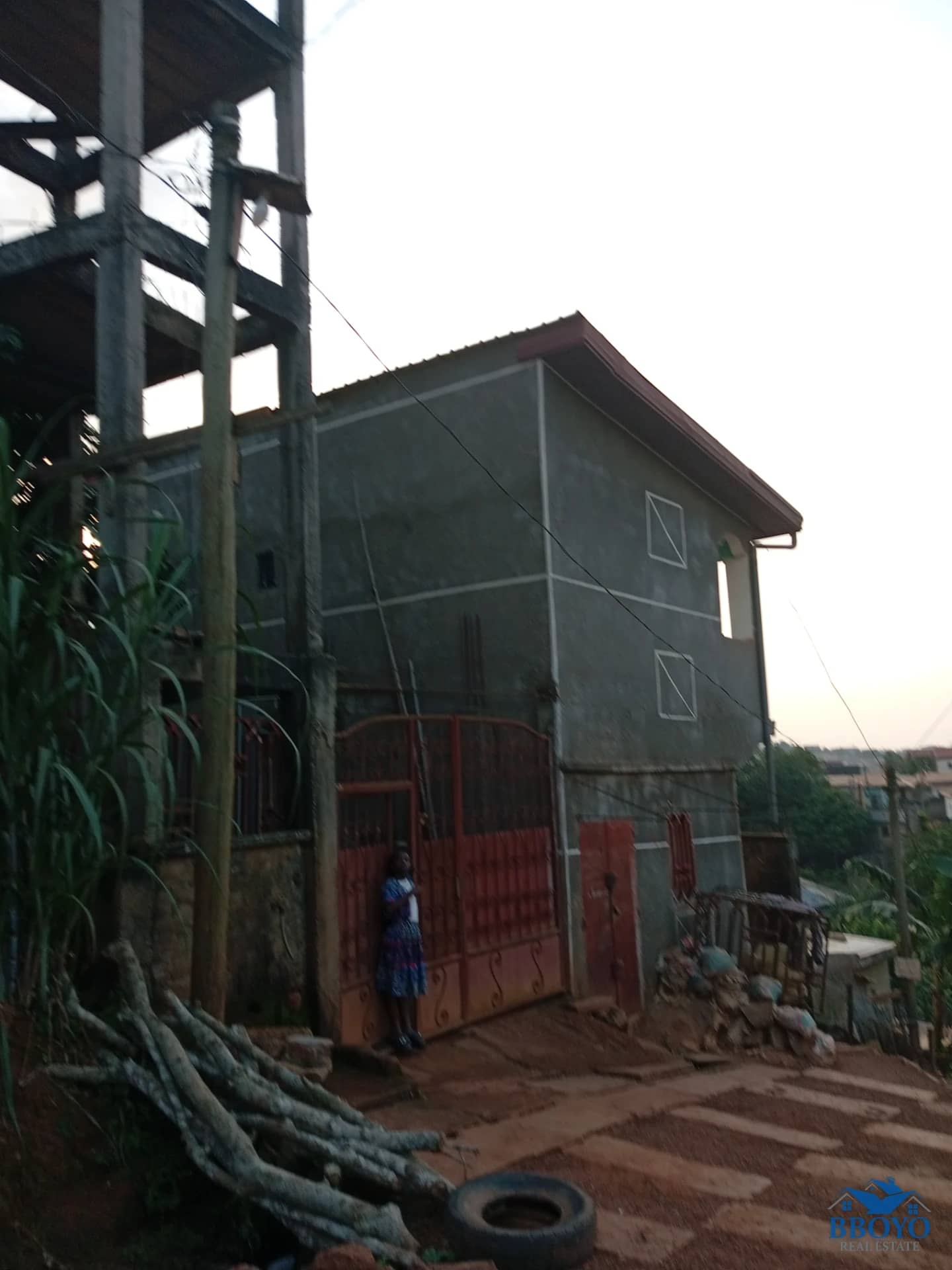 Modern room at Eleveur Mballa — photo 7