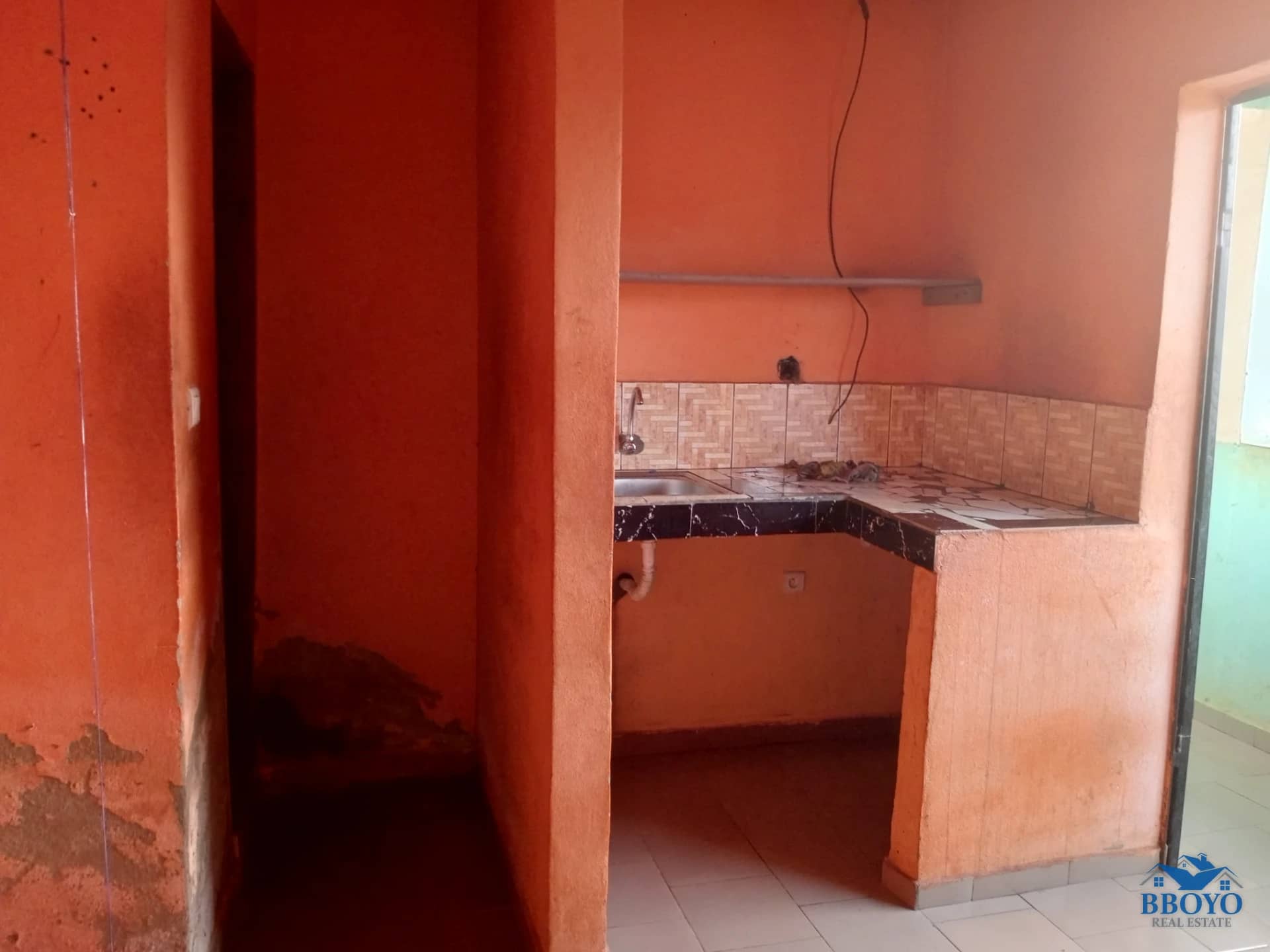 Modern room at Eleveur Mballa — photo 4