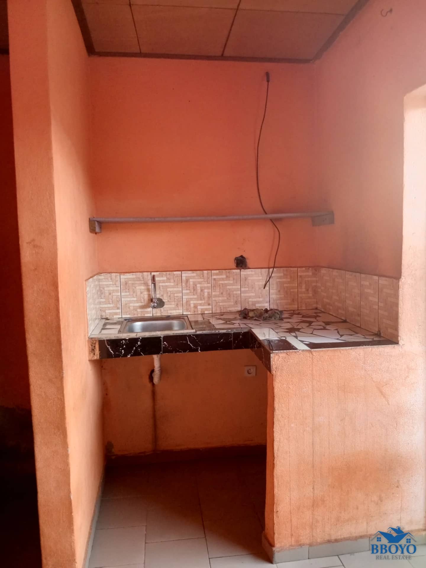 Modern room at Eleveur Mballa — photo 6