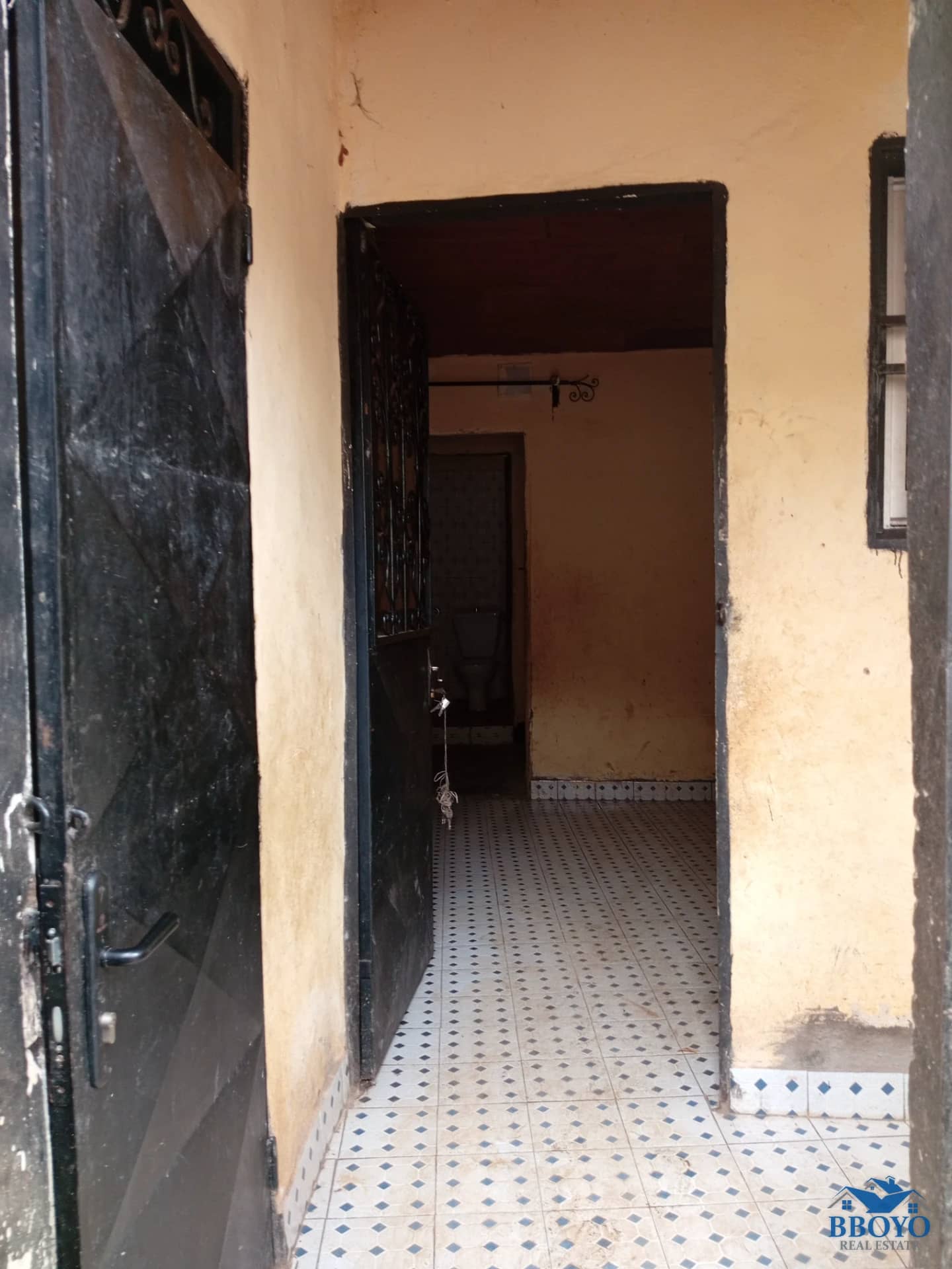 Semi modern studio at Mimboman — photo 7