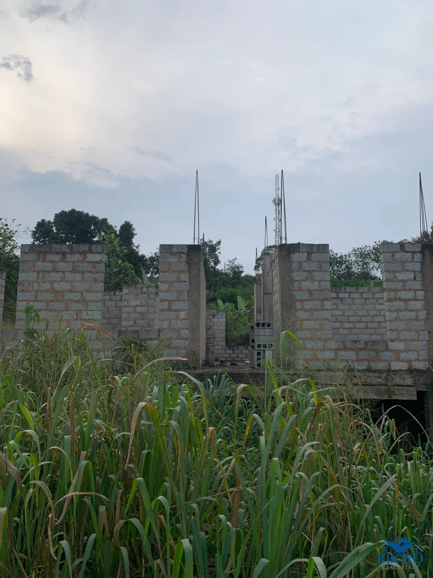 UNCOMPLETED DOWN-BELOW STOREY HOUSE FOR SALE — photo 5