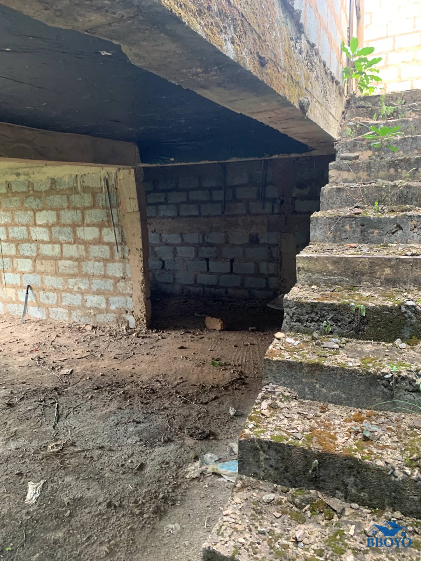UNCOMPLETED DOWN-BELOW STOREY HOUSE FOR SALE — photo 7