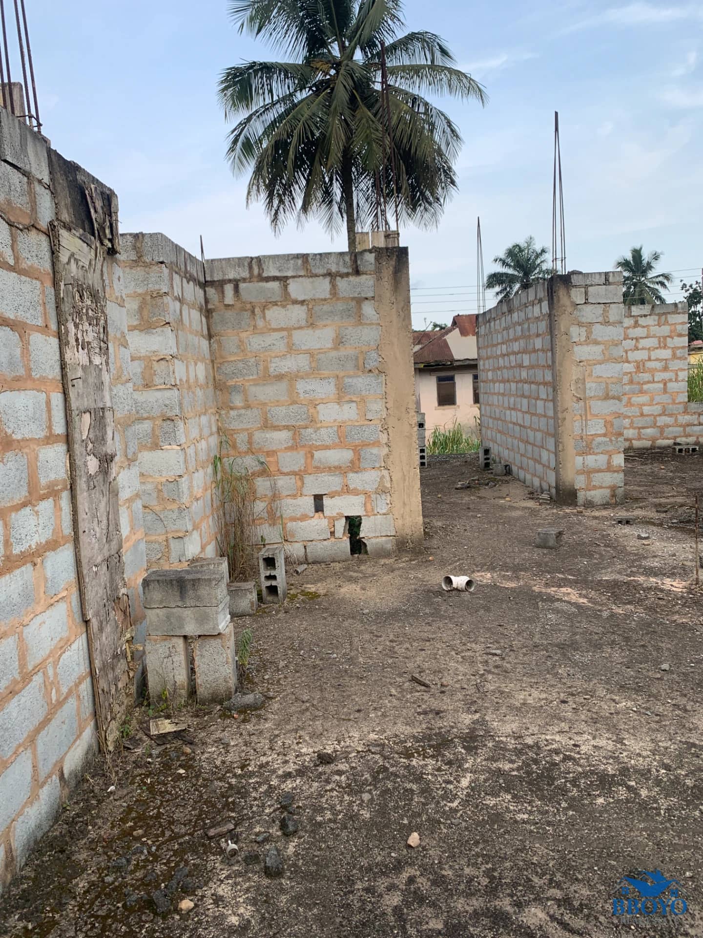UNCOMPLETED DOWN-BELOW STOREY HOUSE FOR SALE