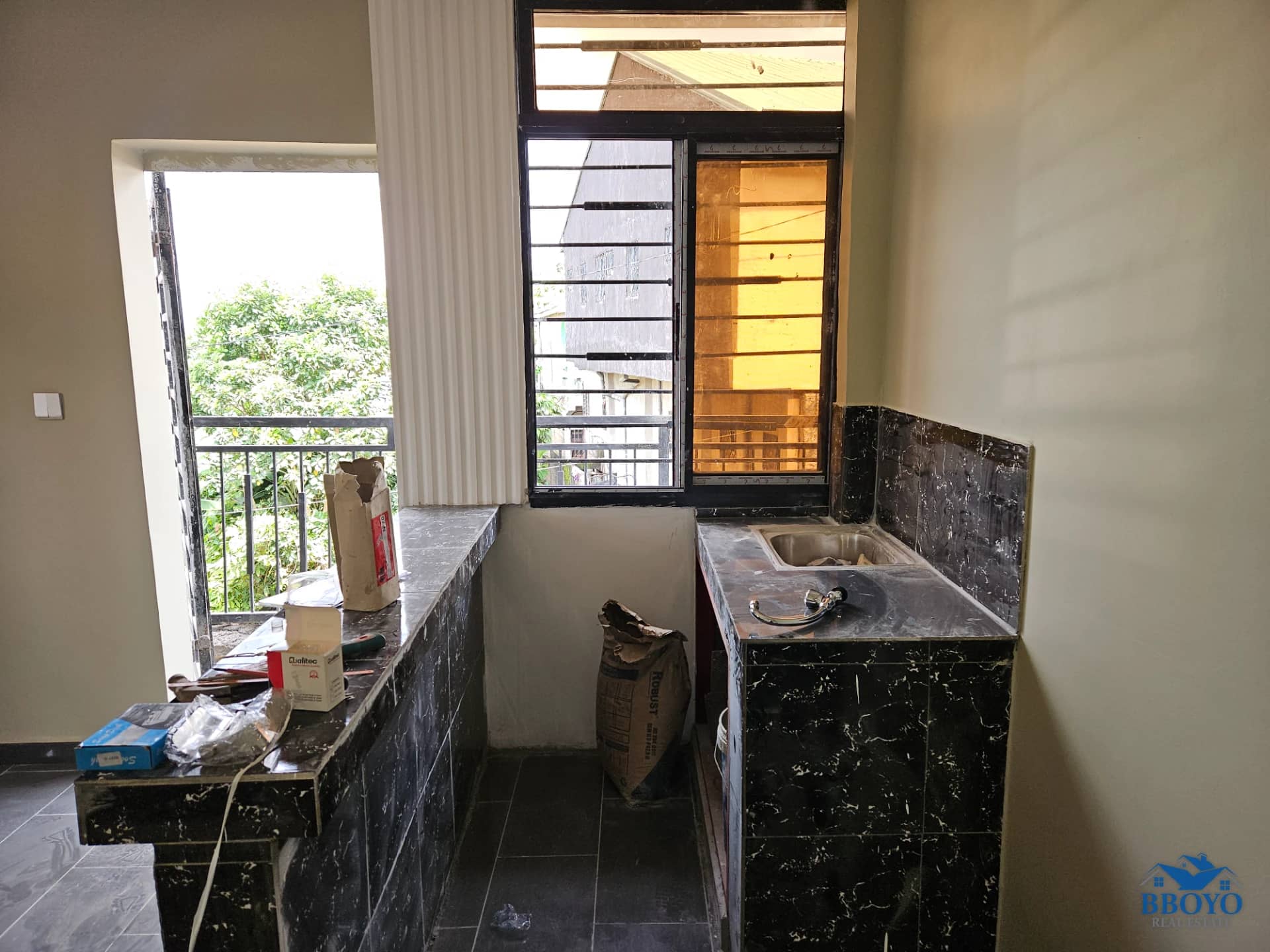 Modern studio standing — photo 7